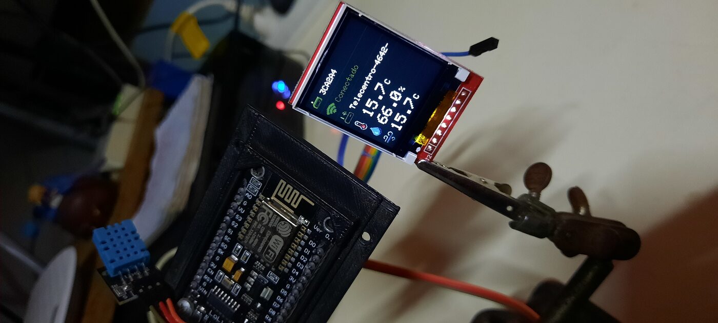 ESP32 con sensor DHT11 y pantalla en banco de pruebas